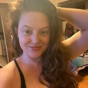 Meet your Posher, Lara